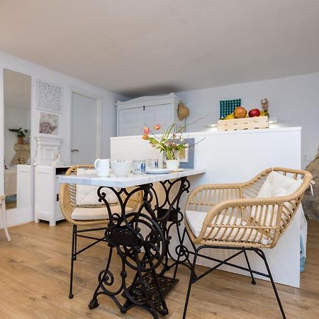 Charming Studio Apartment At House Rustica With Terrace And Nearby Parking プナト エクステリア 写真