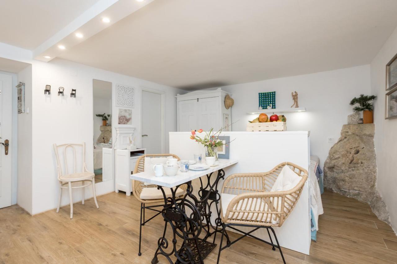 Charming Studio Apartment At House Rustica With Terrace And Nearby Parking プナト エクステリア 写真