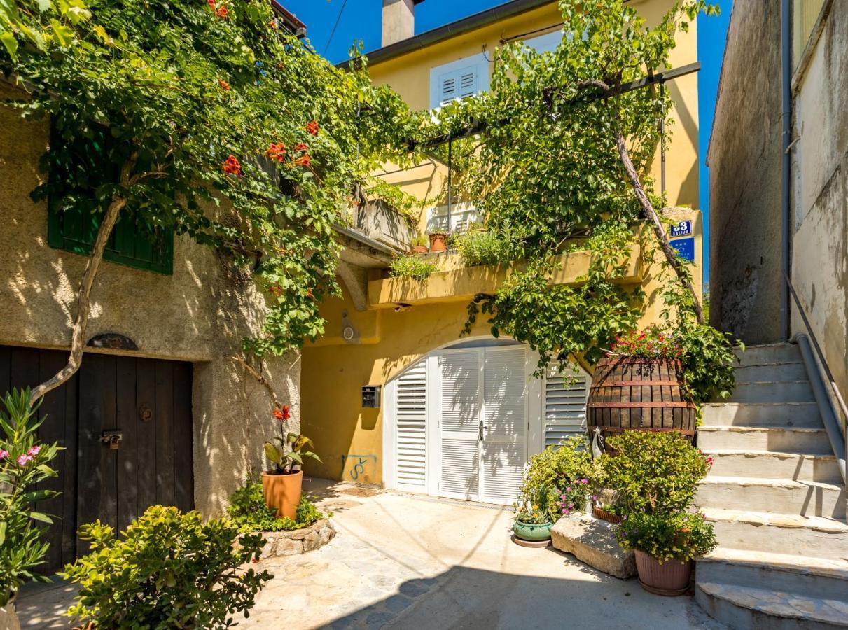 Charming Studio Apartment At House Rustica With Terrace And Nearby Parking プナト エクステリア 写真