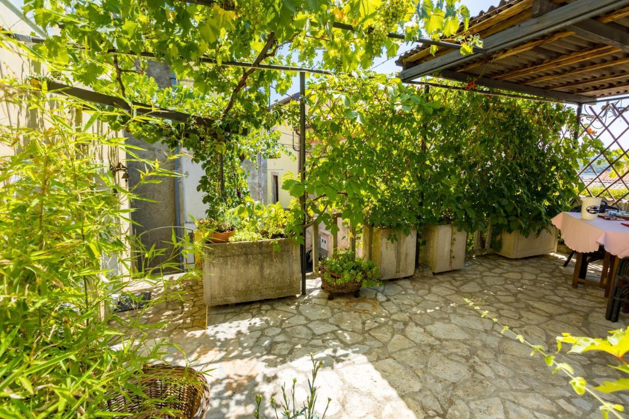 Charming Studio Apartment At House Rustica With Terrace And Nearby Parking プナト エクステリア 写真