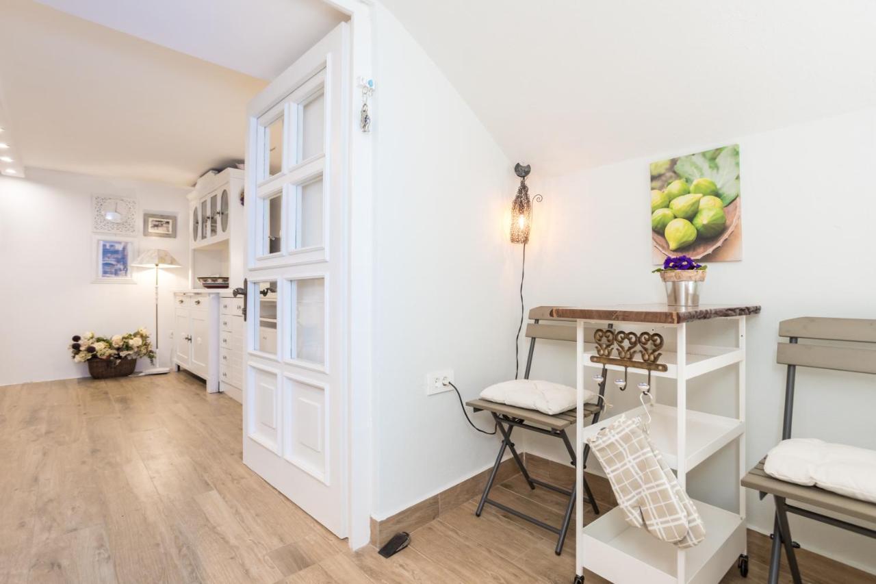 Charming Studio Apartment At House Rustica With Terrace And Nearby Parking プナト エクステリア 写真